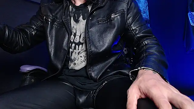 Snapshot of Dicaprioo_ chatting on 02-10-26, 07:07 Dicaprioo online show from 02-10-26, 07:07