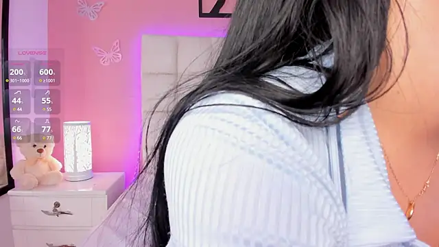 Snapshot of Emily_roux chatting on 01-28-25, 01:18 Emily roux online show from 01-28-25, 01:18