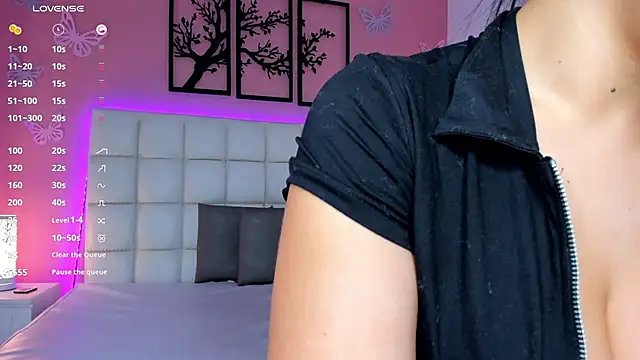 Snapshot of Emily_roux chatting on 01-04-25, 04:01 Emily roux online show from 01-04-25, 04:01