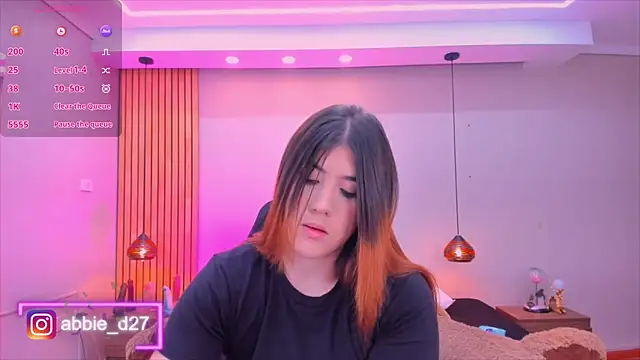 EmilyHaan online show from 12-20-25, 04:04