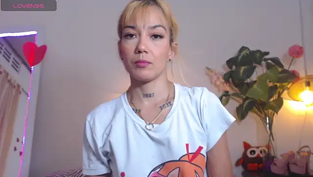 Snapshot of Veronicaa_2 chatting on 06-16-26, 09:04 Veronicaa 2 online show from 06-16-26, 09:04