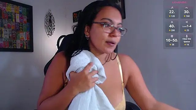 Snapshot of Rachell__420 chatting on 06-20-26, 02:44 Rachell 420 online show from 06-20-26, 02:44