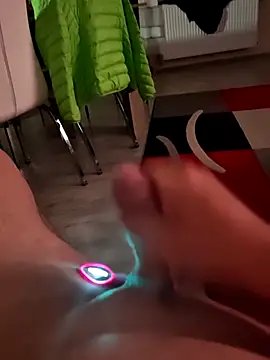 Szeltolo001 online show from 04-14-26, 10:26