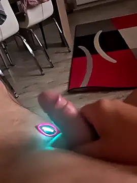 Szeltolo001 online show from 04-14-26, 01:54