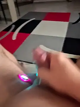 Szeltolo001 online show from 12-23-25, 04:56