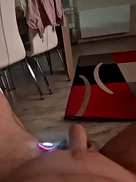 Szeltolo001 online show from 04-15-26, 09:48