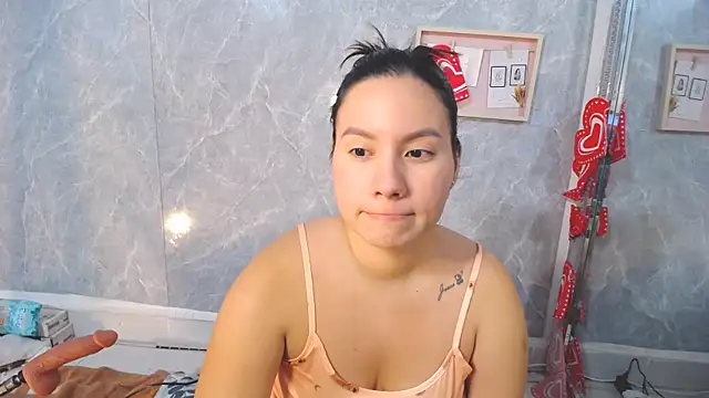 Snapshot of Mia__reys chatting on 02-21-26, 12:29 Mia reys online show from 02-21-26, 12:29