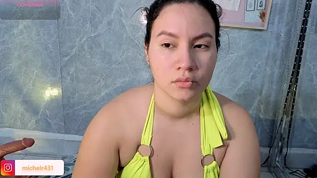 Snapshot of Mia__reys chatting on 05-23-26, 01:21 Mia reys online show from 05-23-26, 01:21