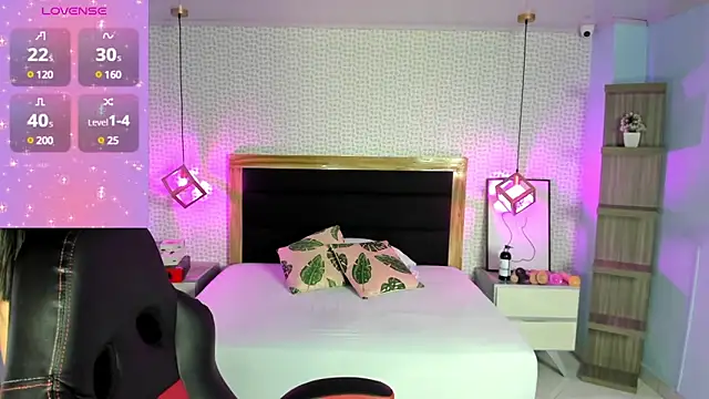 Snapshot of delilaquinn chatting on 03-21-25, 12:17 delilaquinn online show from 03-21-25, 12:17