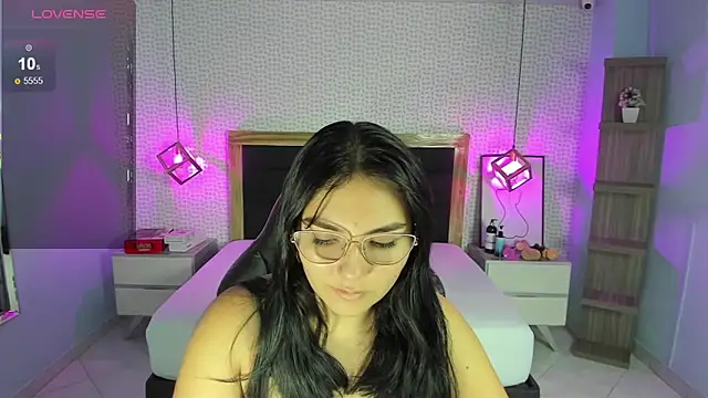 Snapshot of delilaquinn chatting on 03-22-25, 12:14 delilaquinn online show from 03-22-25, 12:14