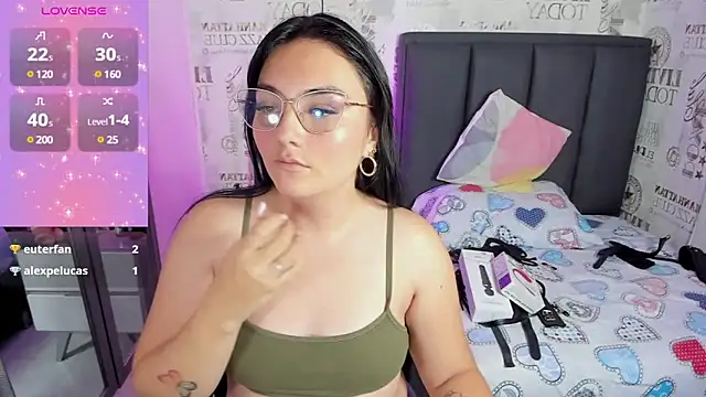 Snapshot of delilaquinn chatting on 02-15-25, 07:06 delilaquinn online show from 02-15-25, 07:06