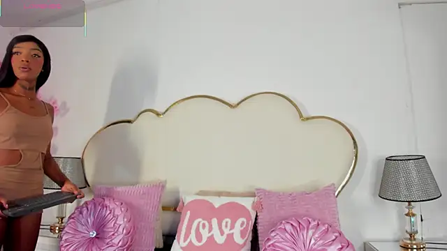 CahitlinBell online show from 10-28-25, 07:18