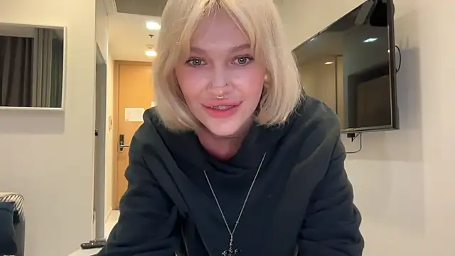 Golden Aline online show from 04-05-26, 11:39