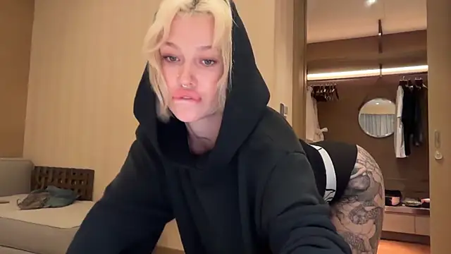 Golden Aline online show from 04-08-26, 12:06