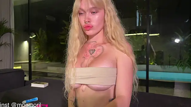 Snapshot of Golden_Aline chatting on 02-02-26, 03:00 Golden Aline online show from 02-02-26, 03:00