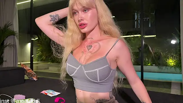 Snapshot of Golden_Aline chatting on 02-03-26, 02:11 Golden Aline online show from 02-03-26, 02:11