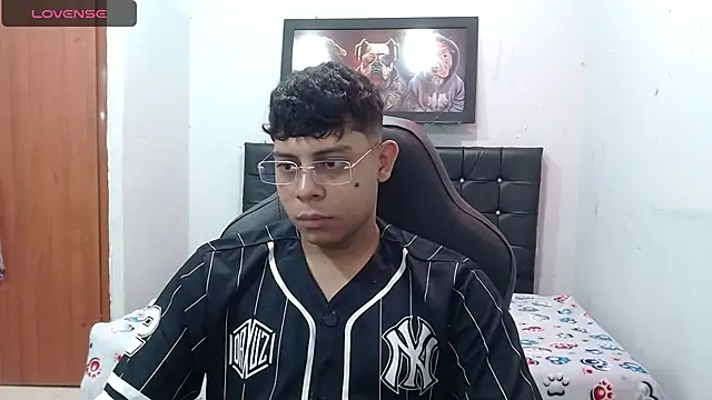 Snapshot of Wiiliam_20 chatting on 02-08-25, 03:53 Wiiliam 20 online show from 02-08-25, 03:53