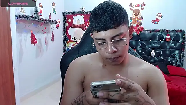 Snapshot of Wiiliam_20 chatting on 12-21-24, 06:55 Wiiliam 20 online show from 12-21-24, 06:55