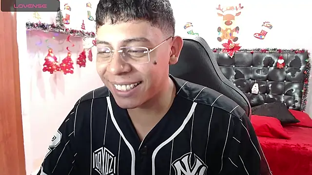 Snapshot of Wiiliam_20 chatting on 12-20-24, 05:29 Wiiliam 20 online show from 12-20-24, 05:29