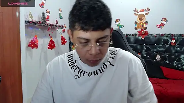 Snapshot of Wiiliam_20 chatting on 12-30-24, 03:45 Wiiliam 20 online show from 12-30-24, 03:45