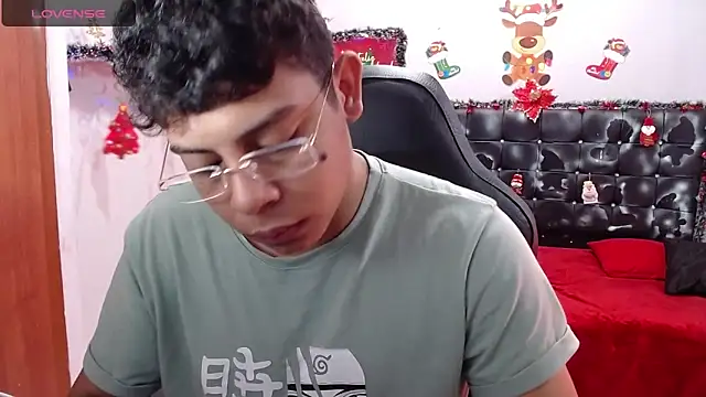 Snapshot of Wiiliam_20 chatting on 12-18-24, 02:17 Wiiliam 20 online show from 12-18-24, 02:17