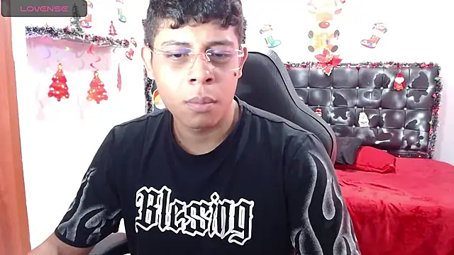 Snapshot of Wiiliam_20 chatting on 12-16-24, 03:32 Wiiliam 20 online show from 12-16-24, 03:32