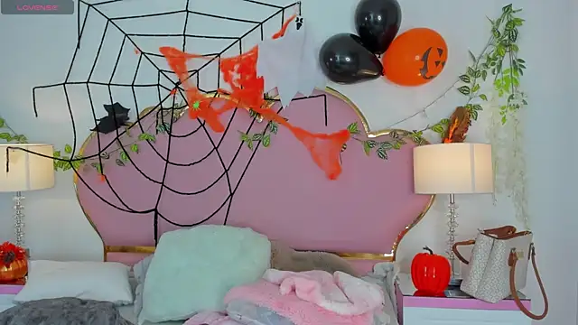 EmmaCrush online show from 10-29-25, 09:14