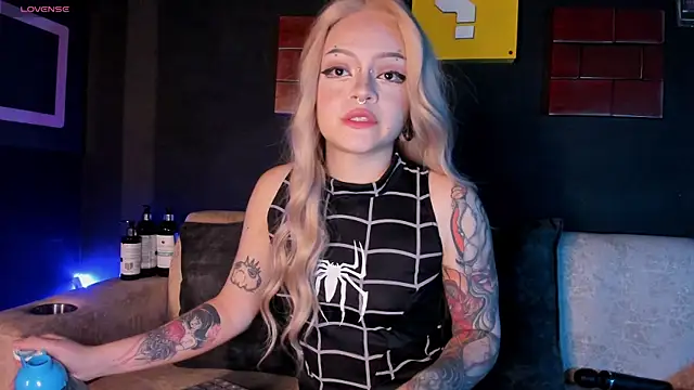 Snapshot of Elettra_Rou chatting on 01-21-25, 09:57 Elettra Rou online show from 01-21-25, 09:57