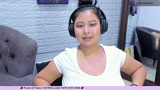 Snapshot of _alaiasmile_ chatting on 03-11-25, 01:37 alaiasmile online show from 03-11-25, 01:37