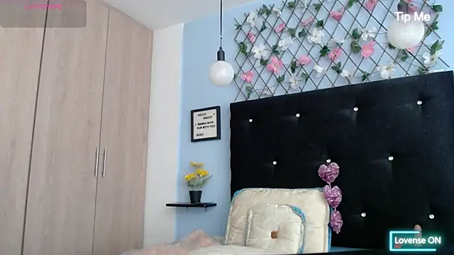 Snapshot of evatits_1 chatting on 03-10-25, 12:38 evatits 1 online show from 03-10-25, 12:38