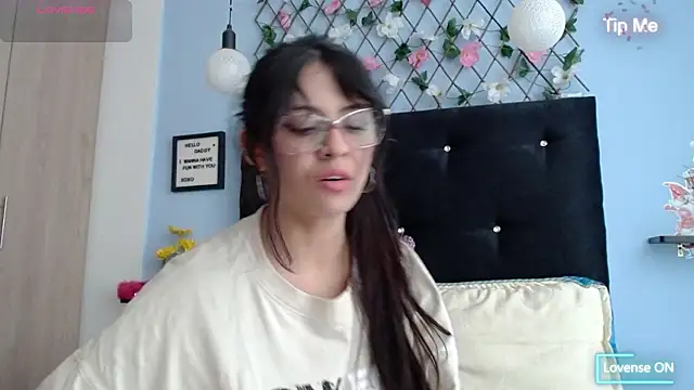Snapshot of evatits_1 chatting on 02-20-25, 12:25 evatits 1 online show from 02-20-25, 12:25