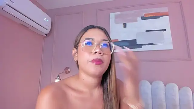 Snapshot of mara_brooks chatting on 03-05-25, 09:59 mara brooks online show from 03-05-25, 09:59