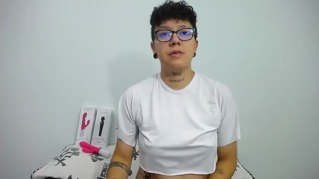 Snapshot of alex_noa chatting on 02-27-25, 07:26 alex noa online show from 02-27-25, 07:26
