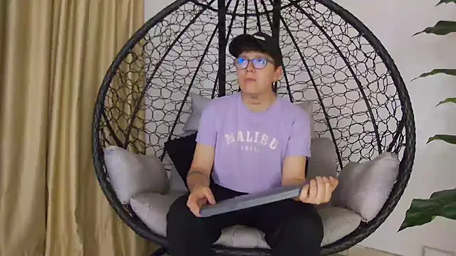 alex noa online show from 11-11-25, 07:30