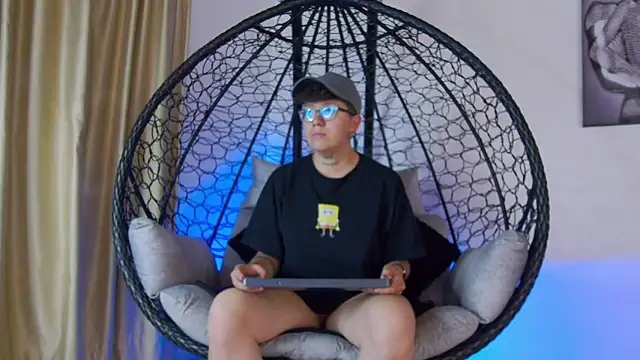 alex noa online show from 04-15-26, 06:34