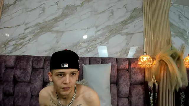 kendalltaylorr online show from 04-10-26, 03:02