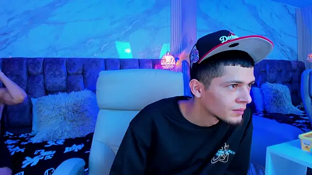 kendalltaylorr online show from 04-08-26, 02:57