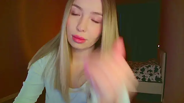 mia raspberrie online show from 02-12-25, 04:33