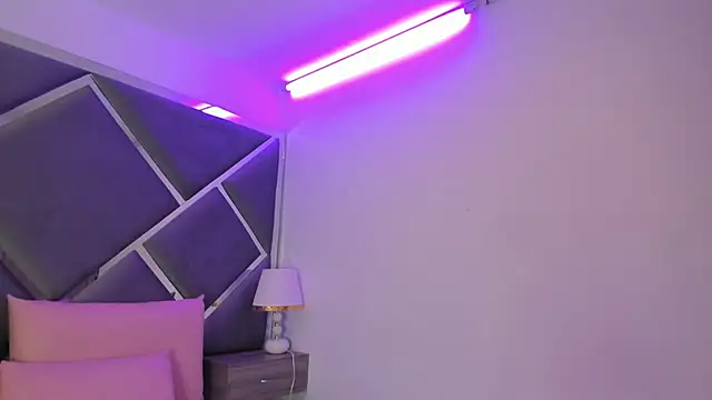 Charlotte Myers online show from 11-21-25, 07:46