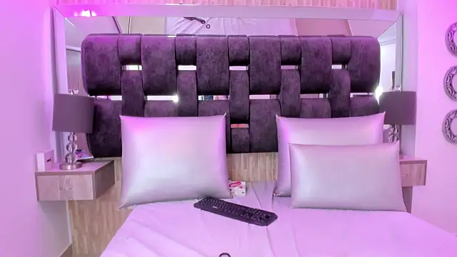 Charlotte Myers online show from 12-19-25, 08:22