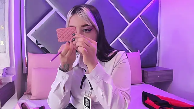 Charlotte Myers online show from 10-24-25, 07:46