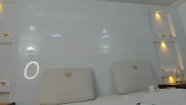 Snapshot of Dalia-Prada chatting on 05-11-26, 03:41 Dalia-Prada online show from 05-11-26, 03:41
