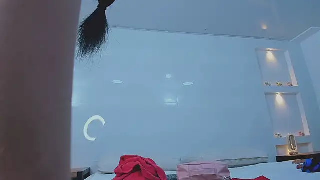 Dalia-Prada online show from 03-25-26, 03:50