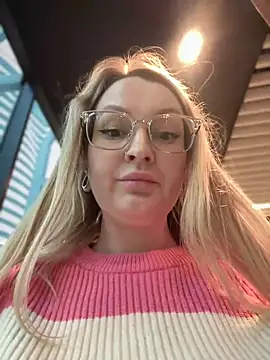 Snapshot of Teya_moon_ chatting on 01-15-25, 11:10 Teya moon online show from 01-15-25, 11:10