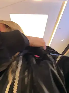 Teya moon  online show from 01-14-26, 11:03