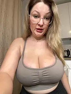 Teya moon  online show from 12-19-25, 05:15