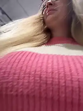 Snapshot of Teya_moon_ chatting on 01-05-25, 11:48 Teya moon online show from 01-05-25, 11:48