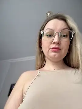 Snapshot of Teya_moon_ chatting on 02-06-25, 11:20 Teya moon online show from 02-06-25, 11:20