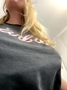 Teya moon  online show from 12-14-25, 11:21