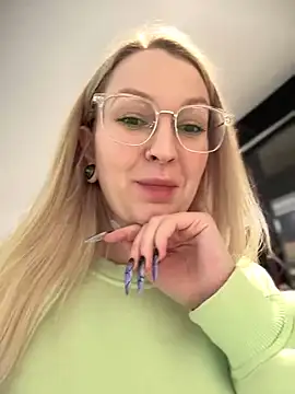 Snapshot of Teya_moon_ chatting on 01-04-25, 10:49 Teya moon online show from 01-04-25, 10:49